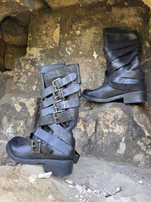 Boots Huntress Buckle Biker, made by INUOVO.